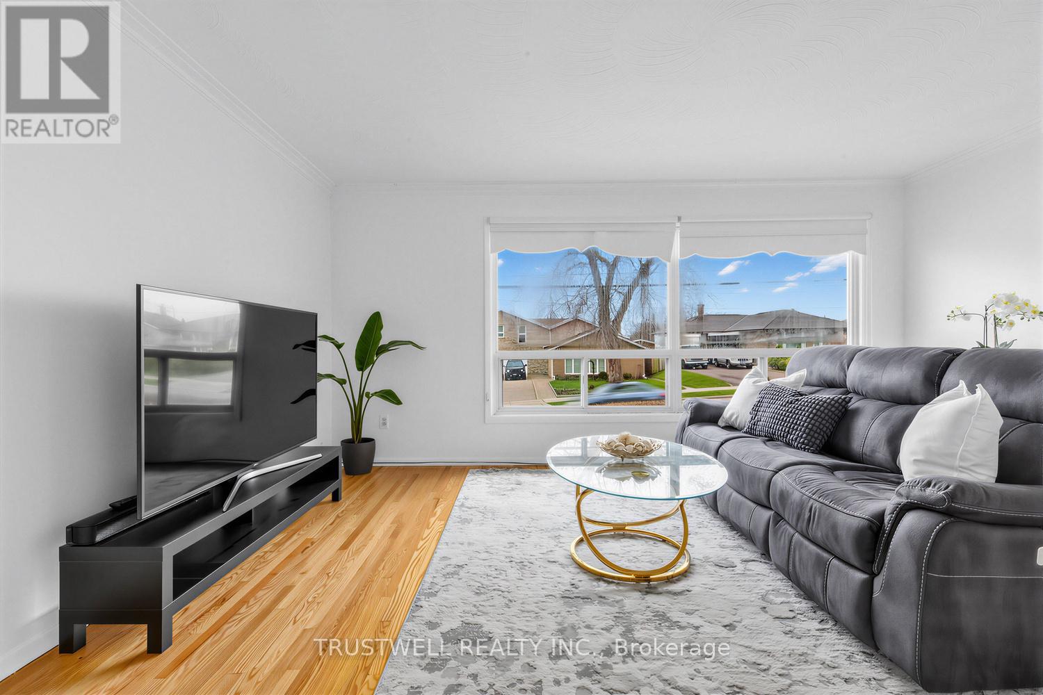 2 Del Ria Road, Toronto, Ontario  M6L 1M1 - Photo 15 - W13481320