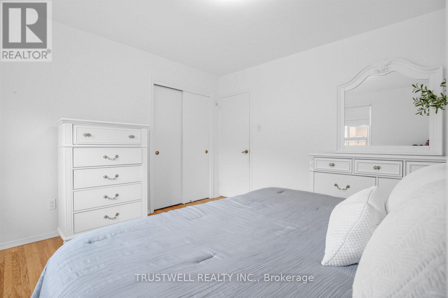 2 Del Ria Road, Toronto, Ontario  M6L 1M1 - Photo 5 - W13481320