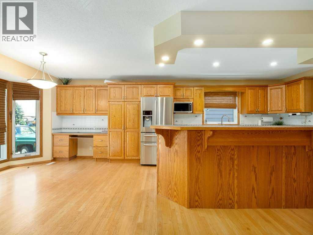 51 Wildwood Crescent W, Lethbridge, Alberta  t1k 6c8 - Photo 4 - A2315746