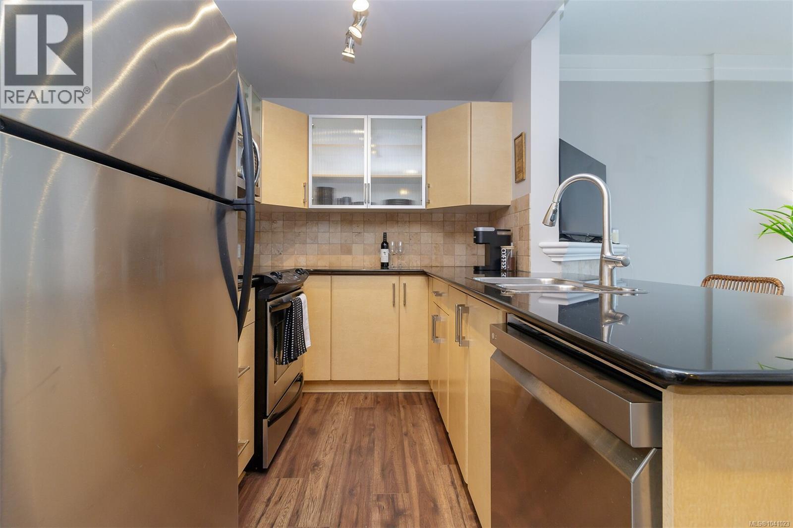 406 845 Yates St, Victoria, British Columbia  V8W 4A3 - Photo 5 - 1041023