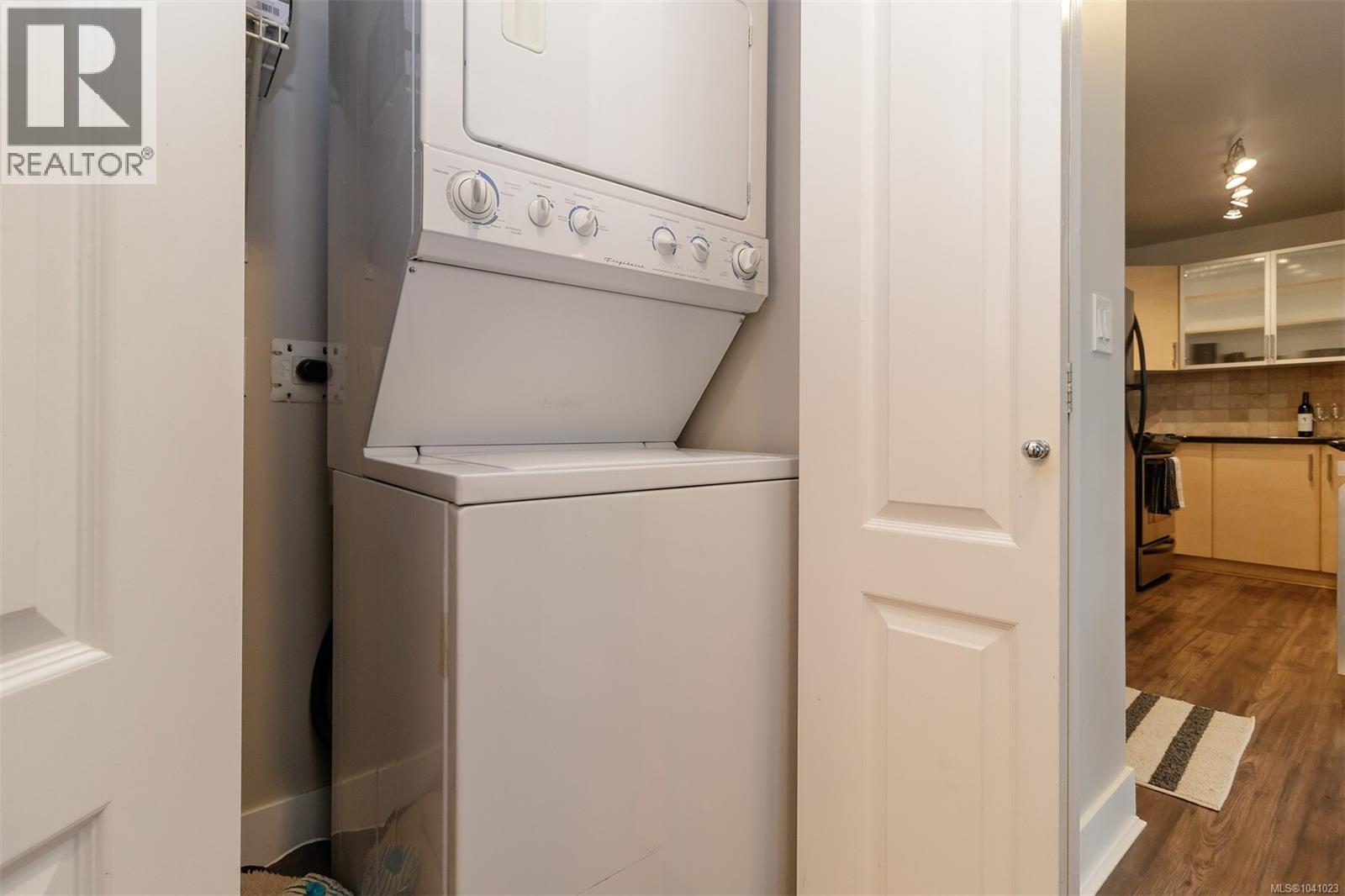 406 845 Yates St, Victoria, British Columbia  V8W 4A3 - Photo 15 - 1041023