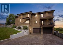 110 Albany ST, Thunder Bay, Ontario