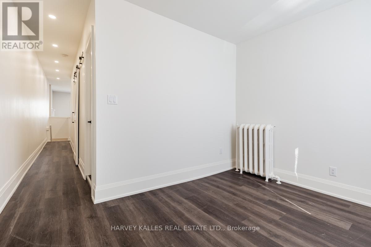 Upper - 657 St Clair Avenue W, Toronto, Ontario  M6C 1A7 - Photo 15 - C13481426