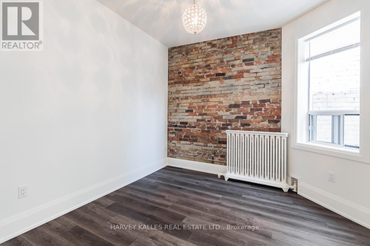 Upper - 657 St Clair Avenue W, Toronto, Ontario  M6C 1A7 - Photo 32 - C13481426