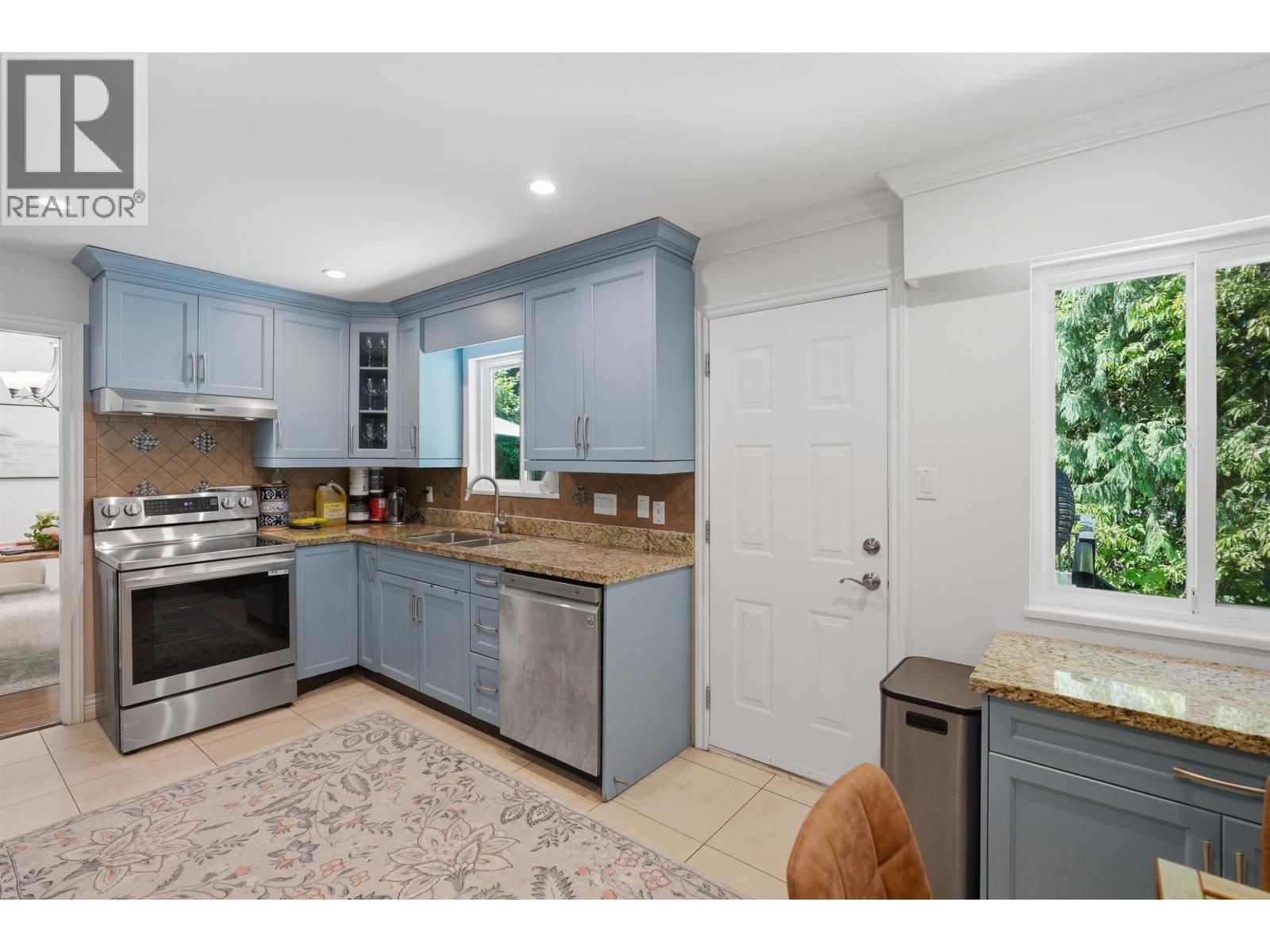3693 Regent Avenue, North Vancouver, British Columbia  V7N 2C3 - Photo 14 - R3139128