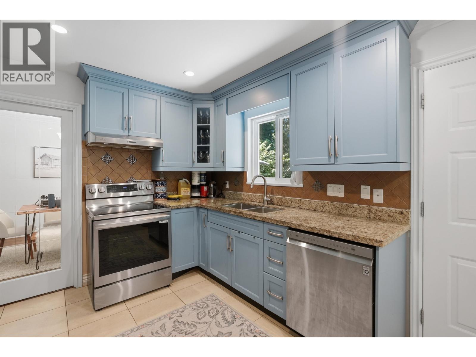 3693 Regent Avenue, North Vancouver, British Columbia  V7N 2C3 - Photo 16 - R3139128