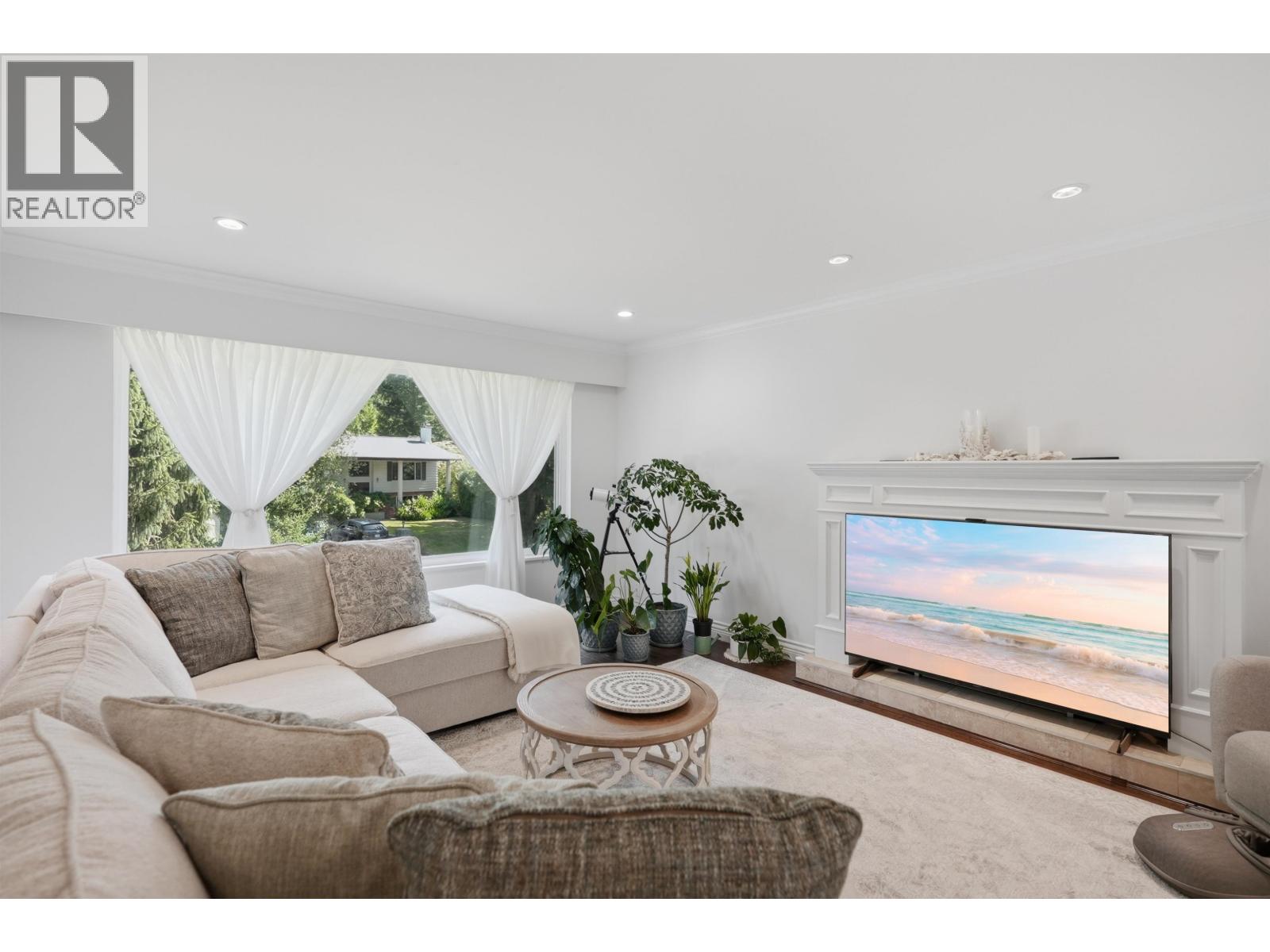 3693 Regent Avenue, North Vancouver, British Columbia  V7N 2C3 - Photo 6 - R3139128