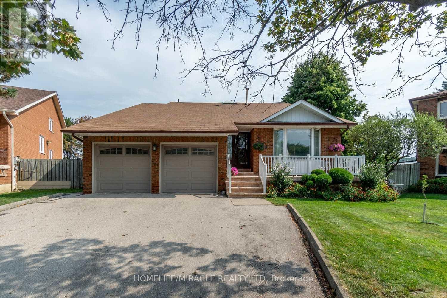 850 Chippenham Drive, Mississauga, Ontario  L5H 3S7 - Photo 1 - W13481342