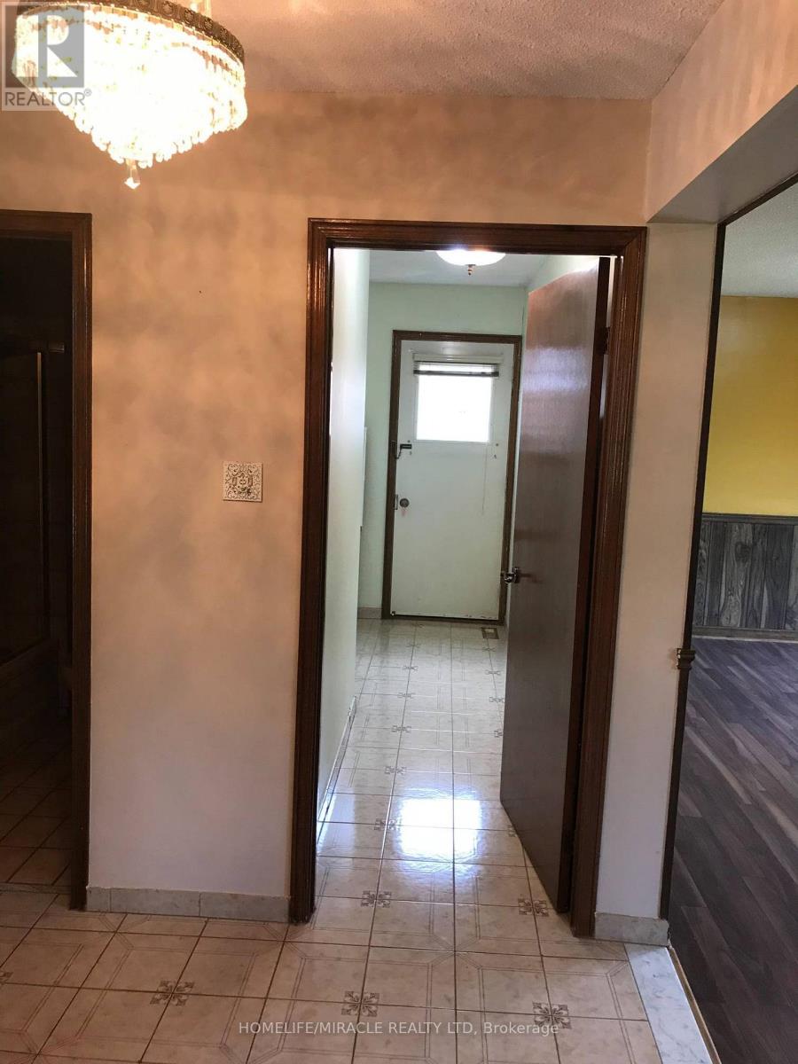 850 Chippenham Drive, Mississauga, Ontario  L5H 3S7 - Photo 10 - W13481342