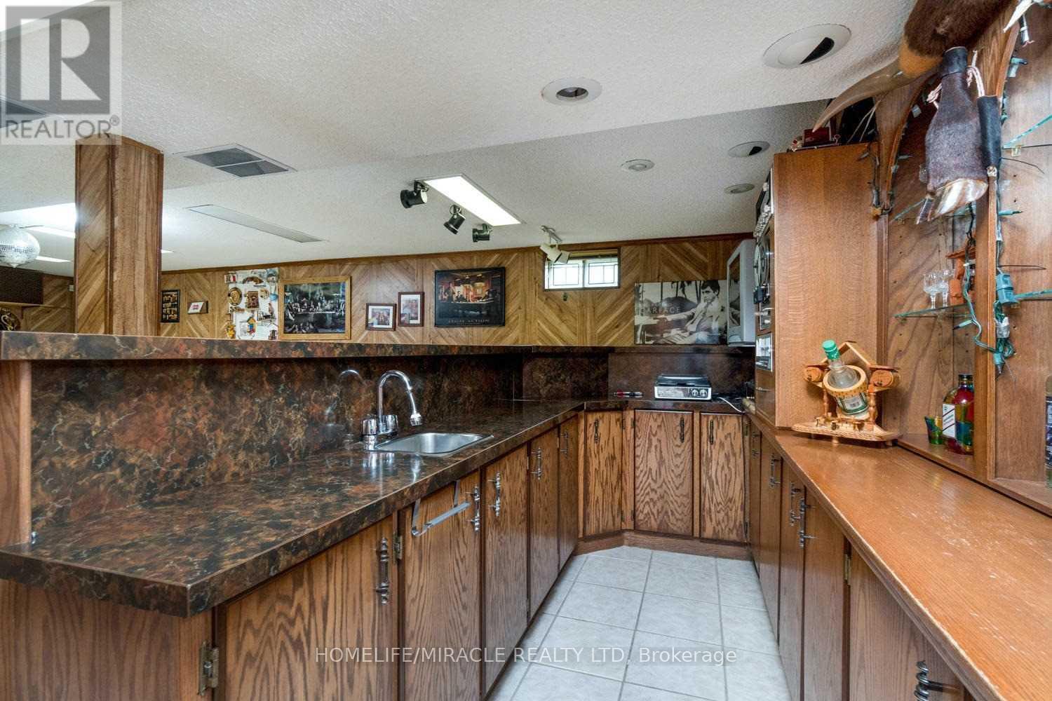 850 Chippenham Drive, Mississauga, Ontario  L5H 3S7 - Photo 14 - W13481342