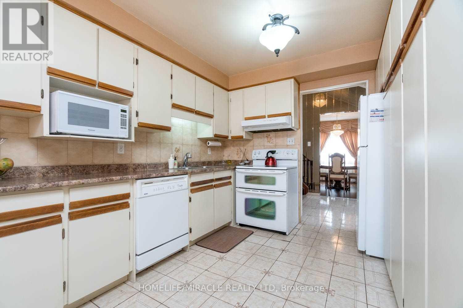 850 Chippenham Drive, Mississauga, Ontario  L5H 3S7 - Photo 5 - W13481342