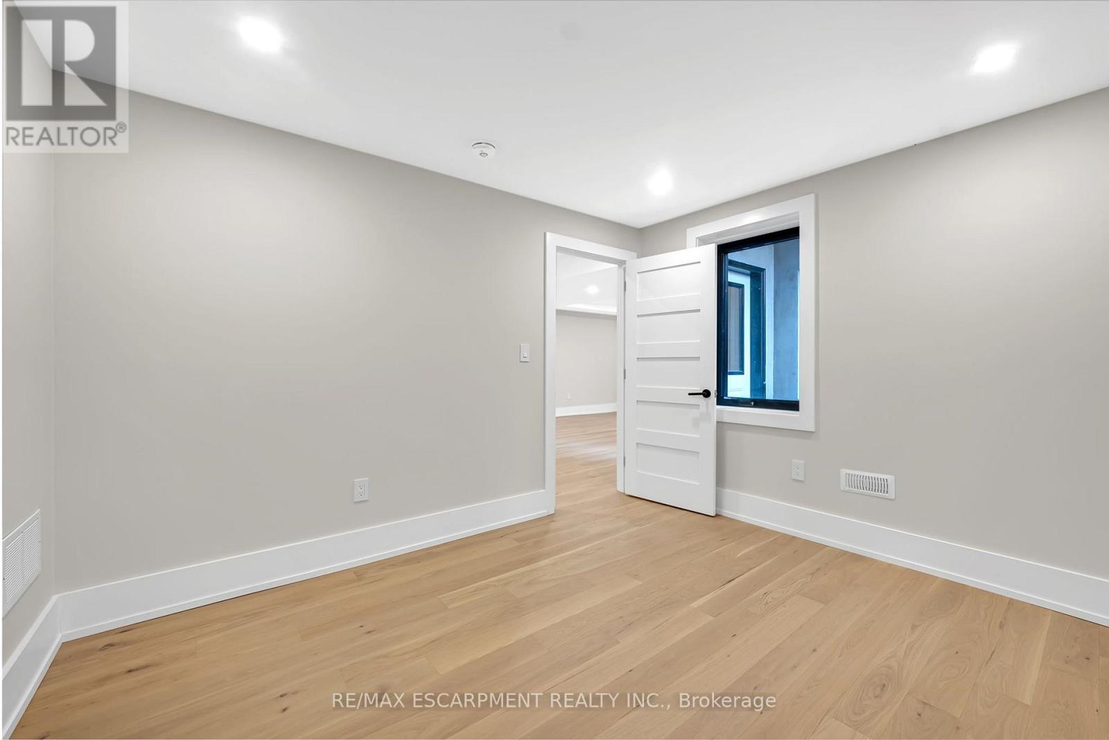 369 Wade Street, Oakville, Ontario  L6K 2A4 - Photo 36 - W13481348