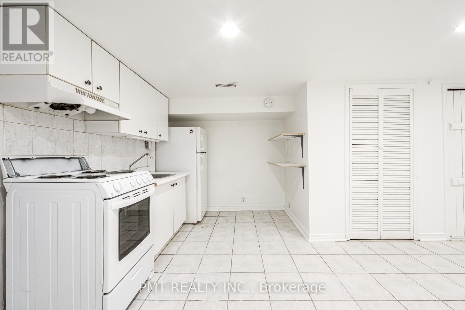 Main - 2045 Davenport Road, Toronto, Ontario  M6N 1C5 - Photo 25 - W13481366