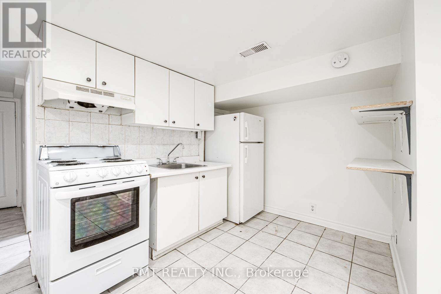 Main - 2045 Davenport Road, Toronto, Ontario  M6N 1C5 - Photo 26 - W13481366
