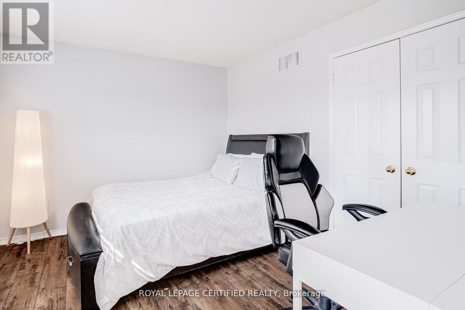 2197 Oakridge Crescent, Burlington, Ontario  L7M 4C8 - Photo 28 - W13481402