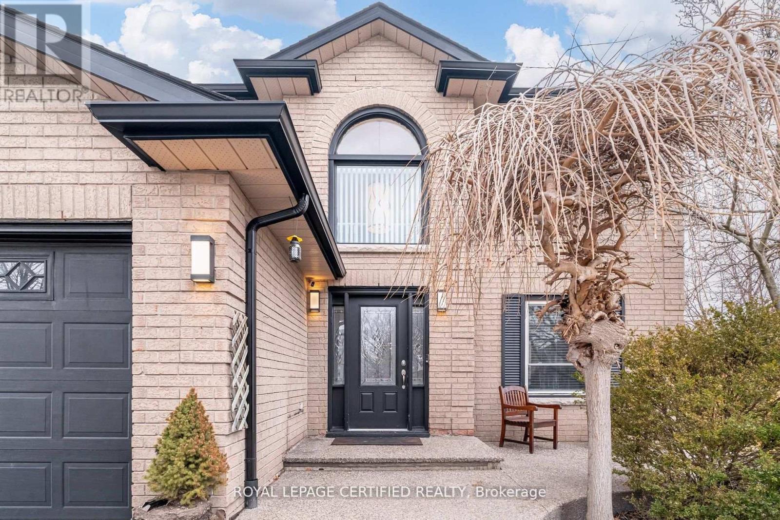 2197 Oakridge Crescent, Burlington, Ontario  L7M 4C8 - Photo 3 - W13481402