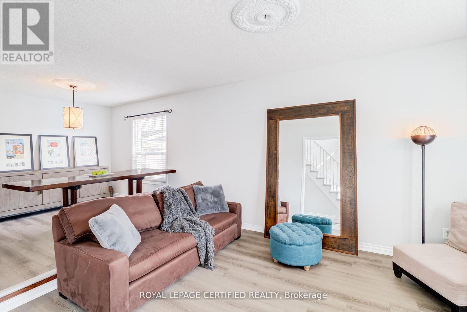 2197 Oakridge Crescent, Burlington, Ontario  L7M 4C8 - Photo 4 - W13481402