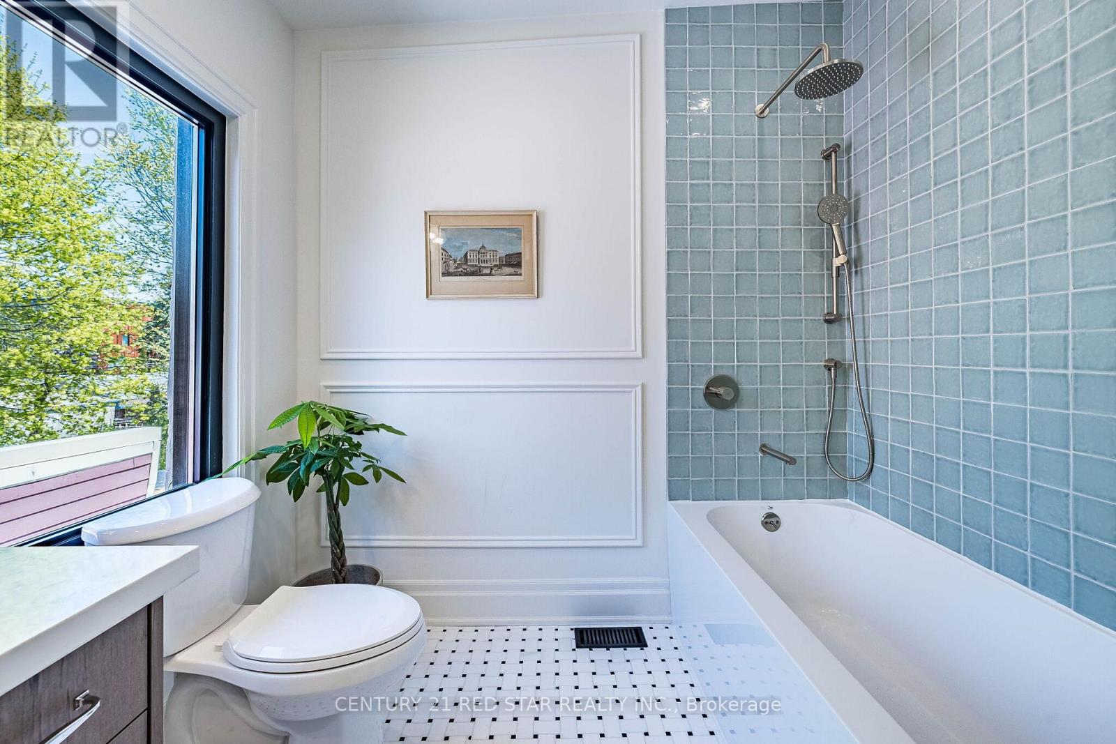 369 Pacific Avenue, Toronto, Ontario  M6P 2R2 - Photo 24 - W13481408