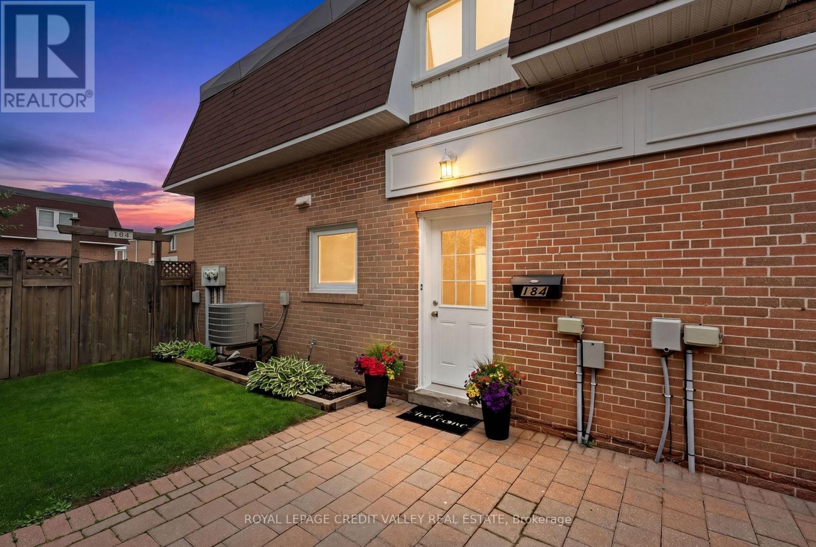 184 - 184 TOWN HOUSE CRESCENT, Brampton, Ontario