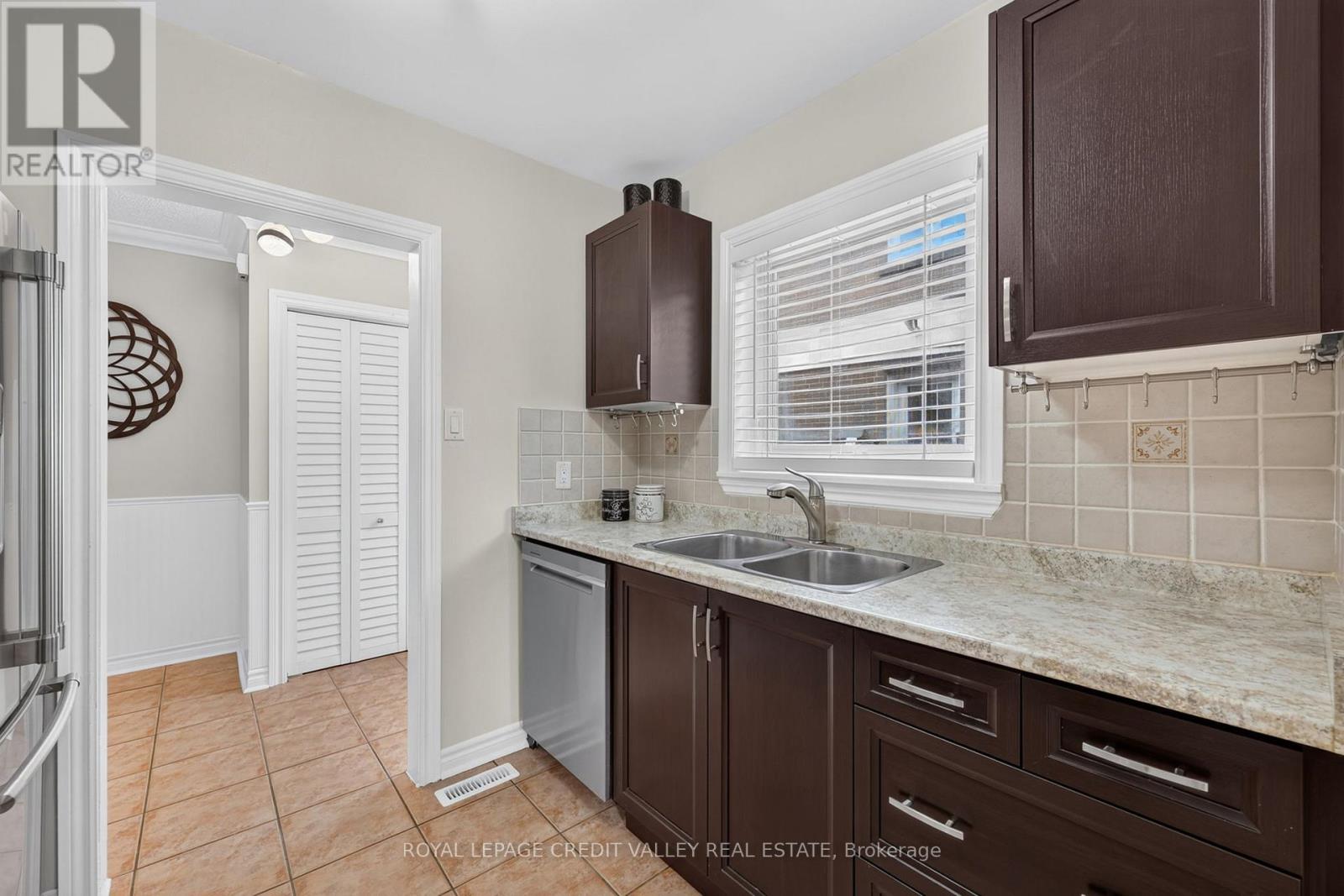 184 - 184 Town House Crescent, Brampton, Ontario  L6W 3C6 - Photo 11 - W13481422