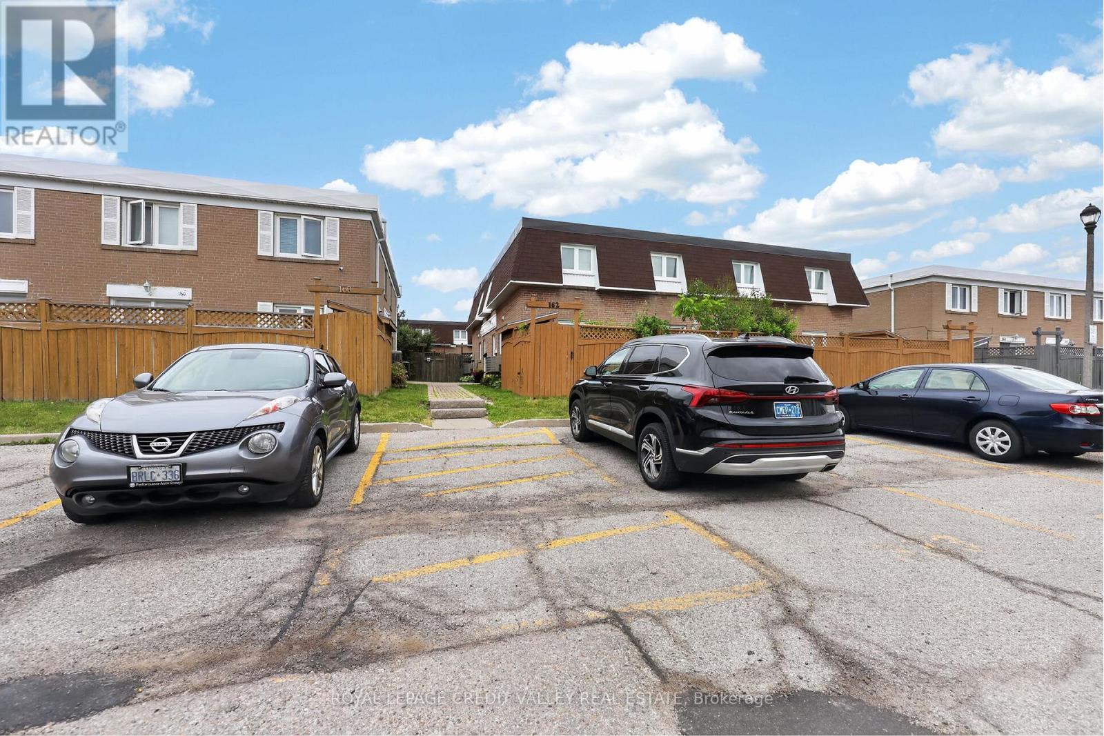 184 - 184 Town House Crescent, Brampton, Ontario  L6W 3C6 - Photo 2 - W13481422