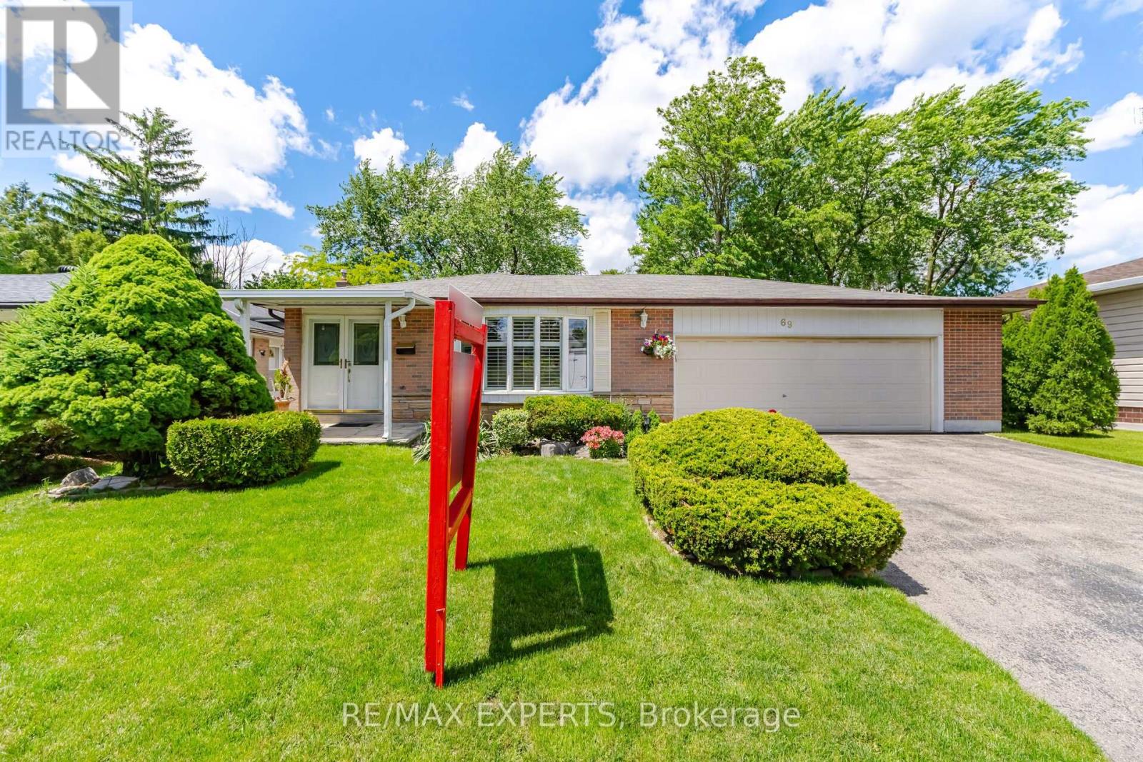 69 OAKMEADOW BOULEVARD, Toronto, Ontario