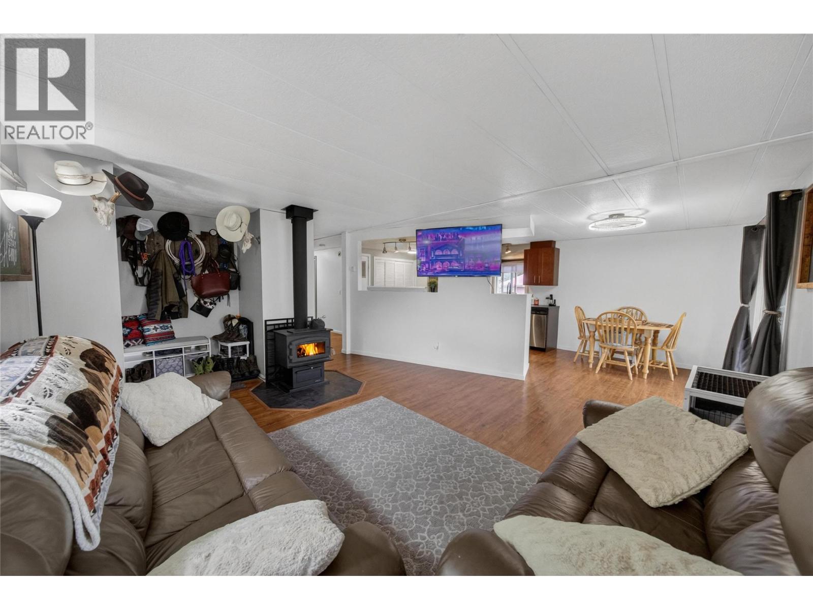 7323 Bertrand Road, Jaffray, British Columbia  V0B 1T0 - Photo 3 - 10392149