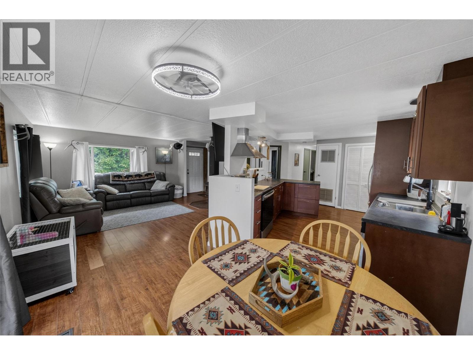 7323 Bertrand Road, Jaffray, British Columbia  V0B 1T0 - Photo 7 - 10392149