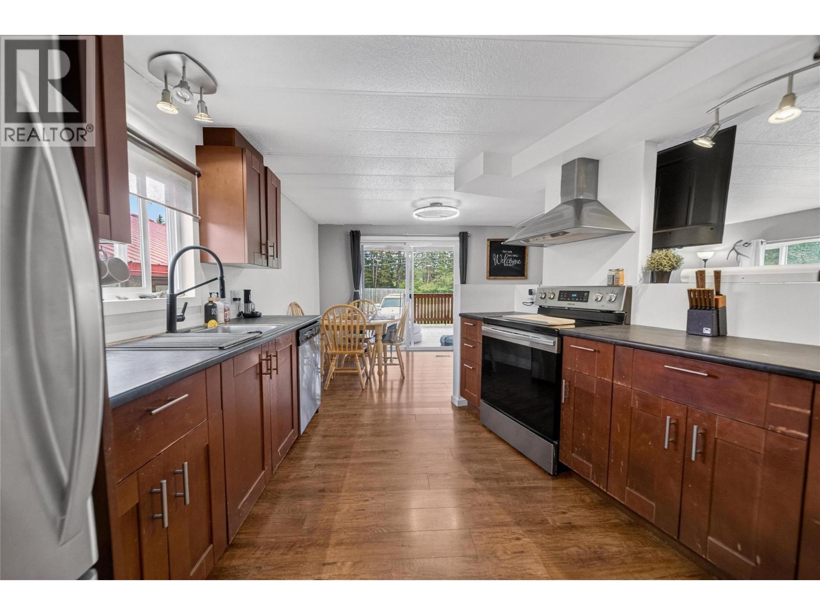 7323 Bertrand Road, Jaffray, British Columbia  V0B 1T0 - Photo 2 - 10392149