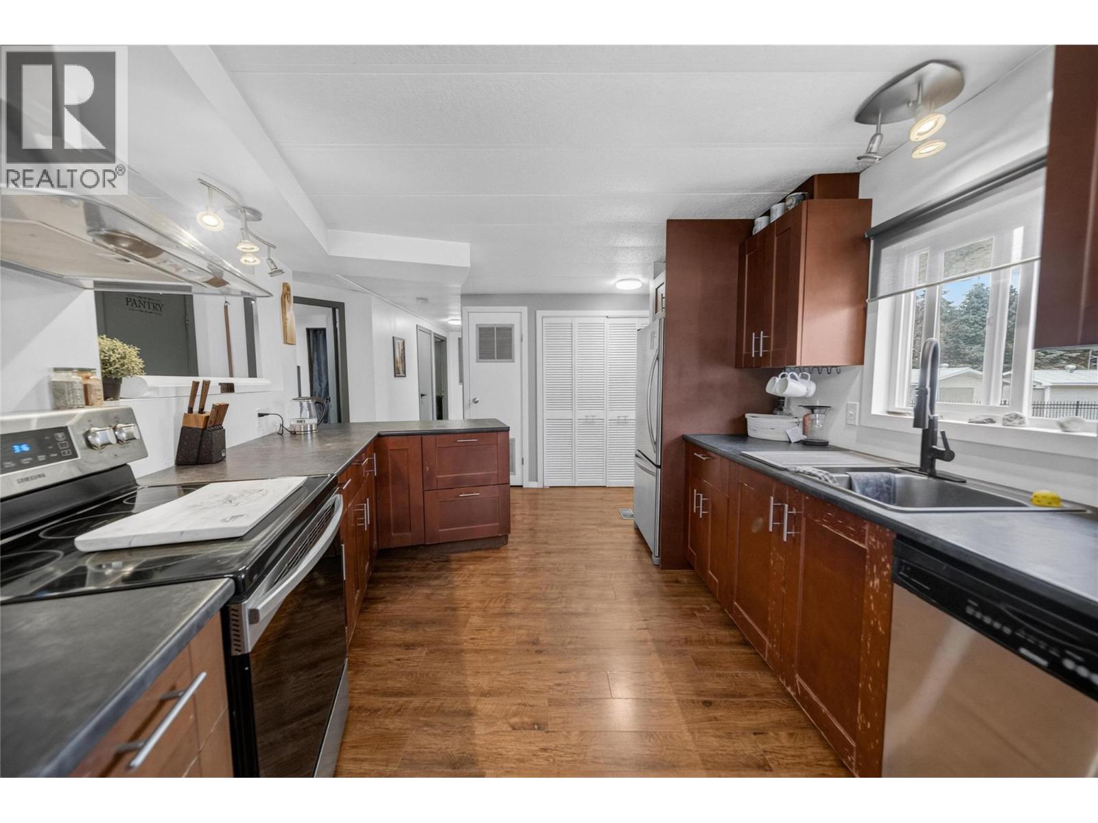 7323 Bertrand Road, Jaffray, British Columbia  V0B 1T0 - Photo 5 - 10392149