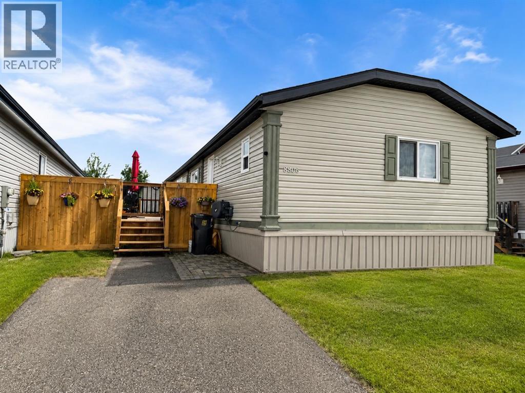 8806 85 Avenue, Grande Prairie, Alberta  T8X 0A8 - Photo 1 - A2322852