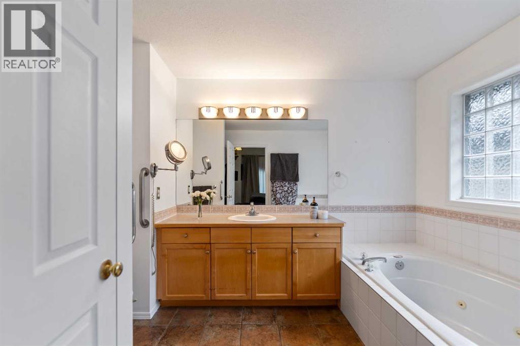57 Sierra Morena Grove Sw, Calgary, Alberta  T3H 4L3 - Photo 20 - A2317902