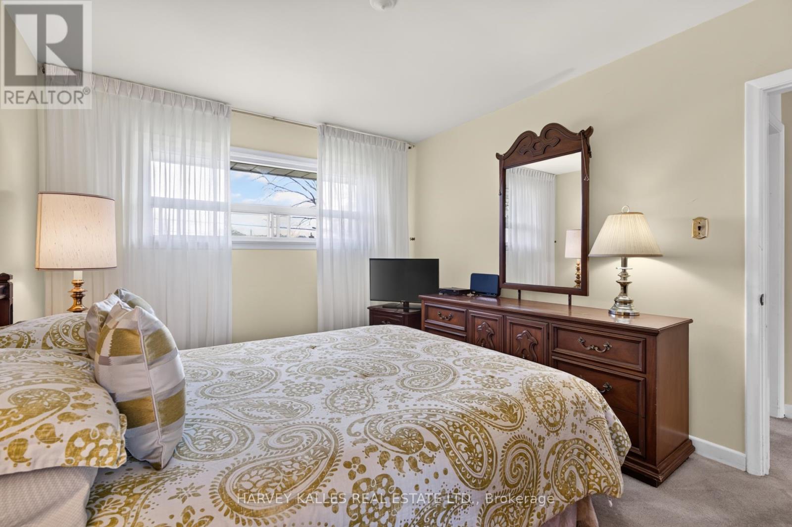 69 Poynter Drive, Toronto, Ontario  M9R 1L3 - Photo 13 - W13481550