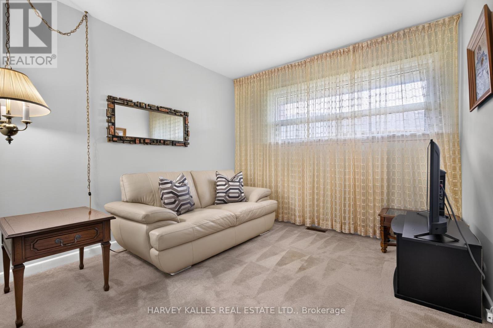 69 Poynter Drive, Toronto, Ontario  M9R 1L3 - Photo 17 - W13481550