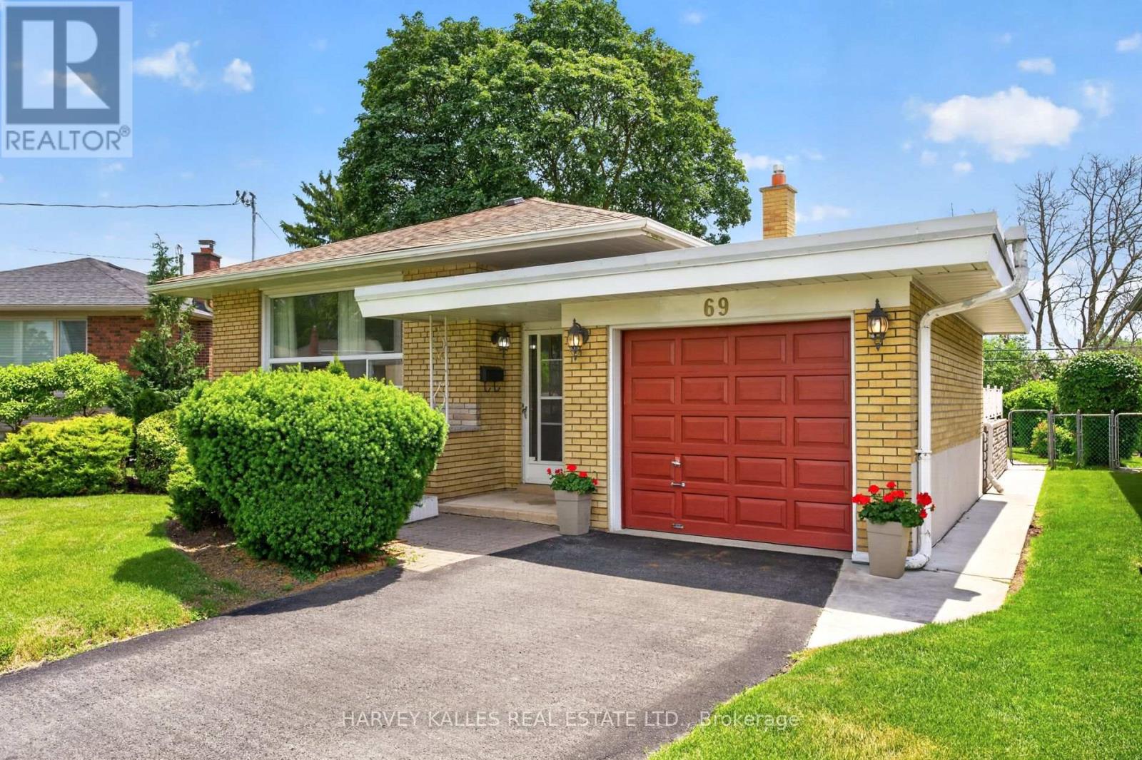 69 Poynter Drive, Toronto, Ontario  M9R 1L3 - Photo 2 - W13481550