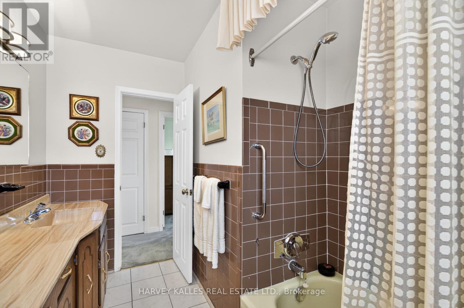 69 Poynter Drive, Toronto, Ontario  M9R 1L3 - Photo 20 - W13481550