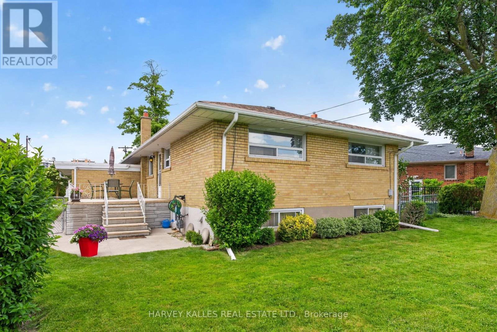 69 Poynter Drive, Toronto, Ontario  M9R 1L3 - Photo 29 - W13481550