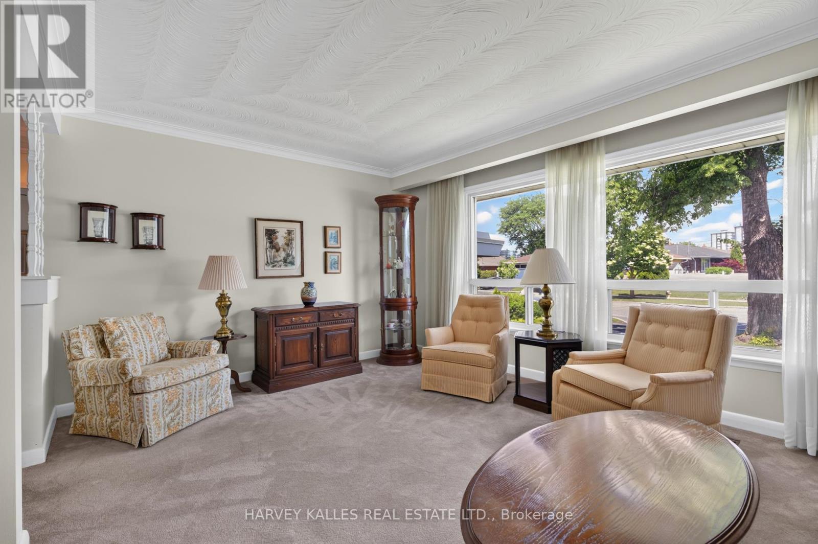 69 Poynter Drive, Toronto, Ontario  M9R 1L3 - Photo 3 - W13481550