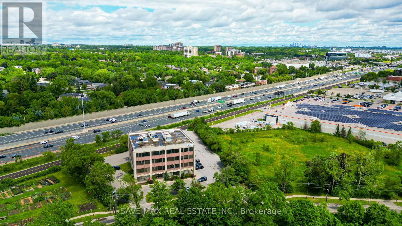 627 LYONS LANE, Oakville, Ontario