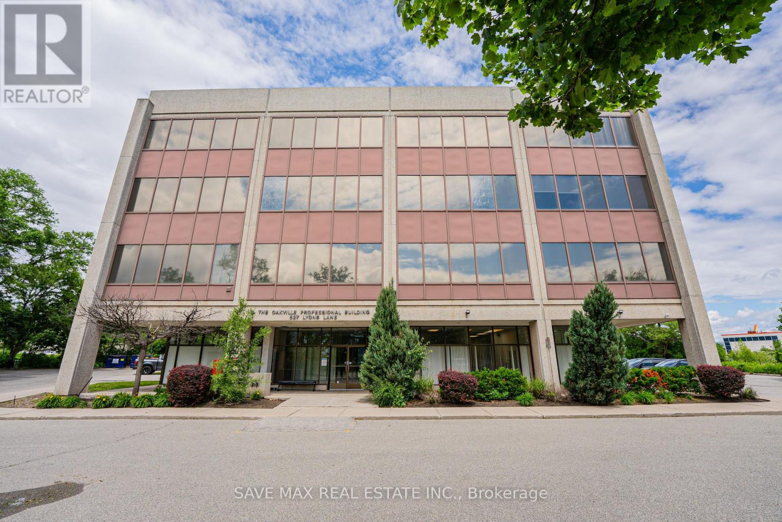627 Lyons Lane, Oakville, Ontario  L6J 5Z7 - Photo 4 - W13446196