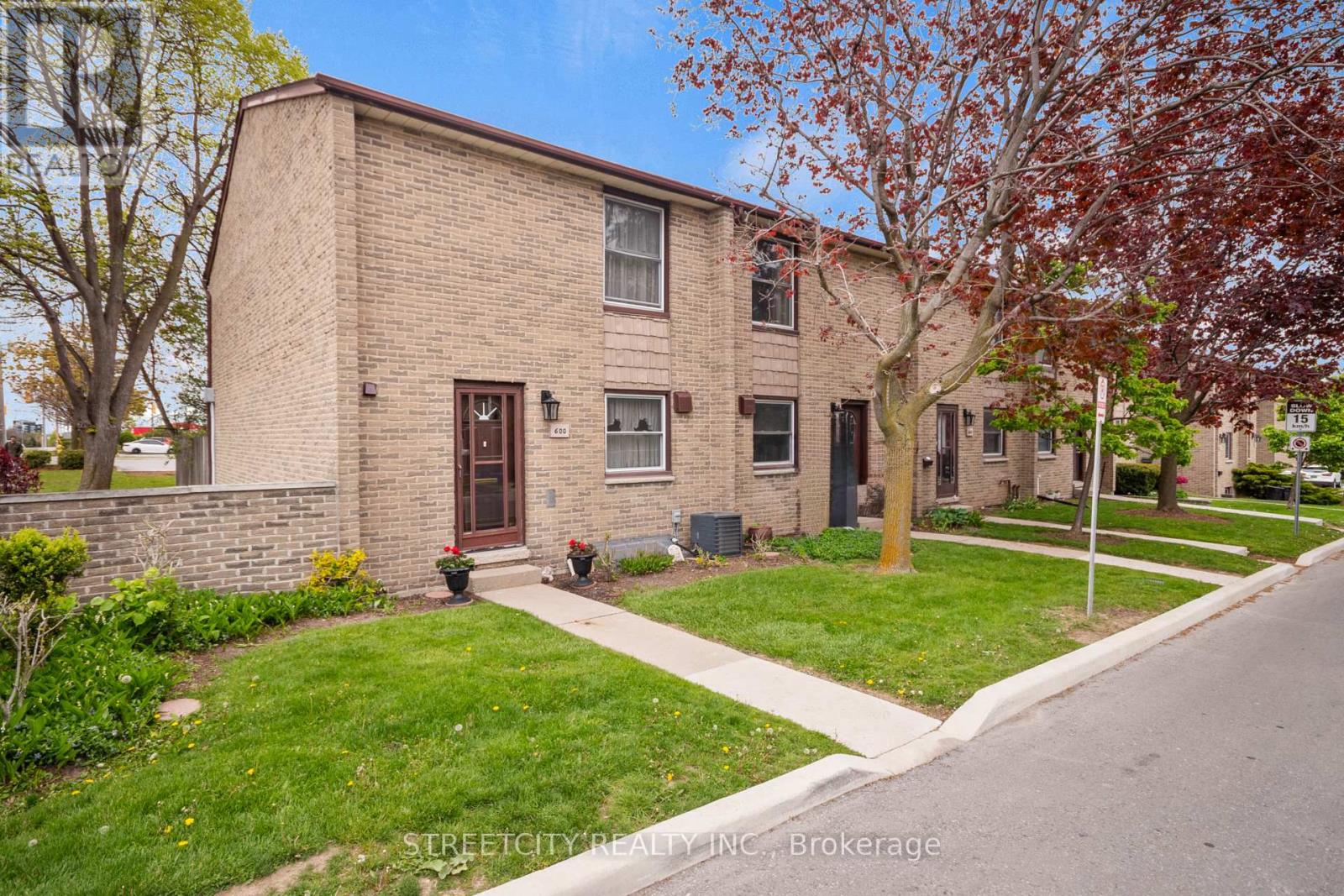 600 WONDERLAND ROAD S, London South, Ontario