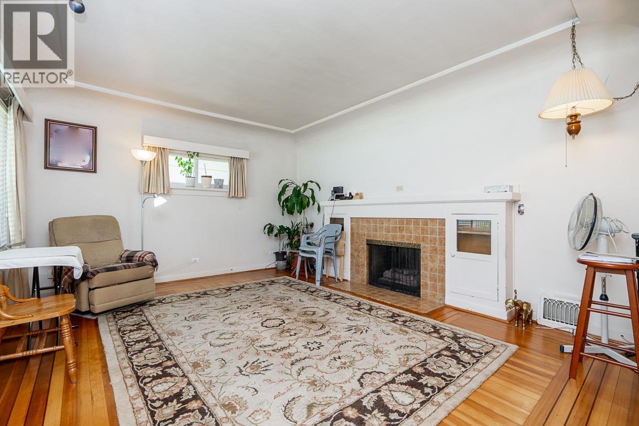 916 Thirteenth Street, New Westminster, British Columbia  V3M 4N1 - Photo 4 - R3138776