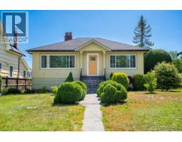 916 THIRTEENTH STREET, New Westminster, British Columbia