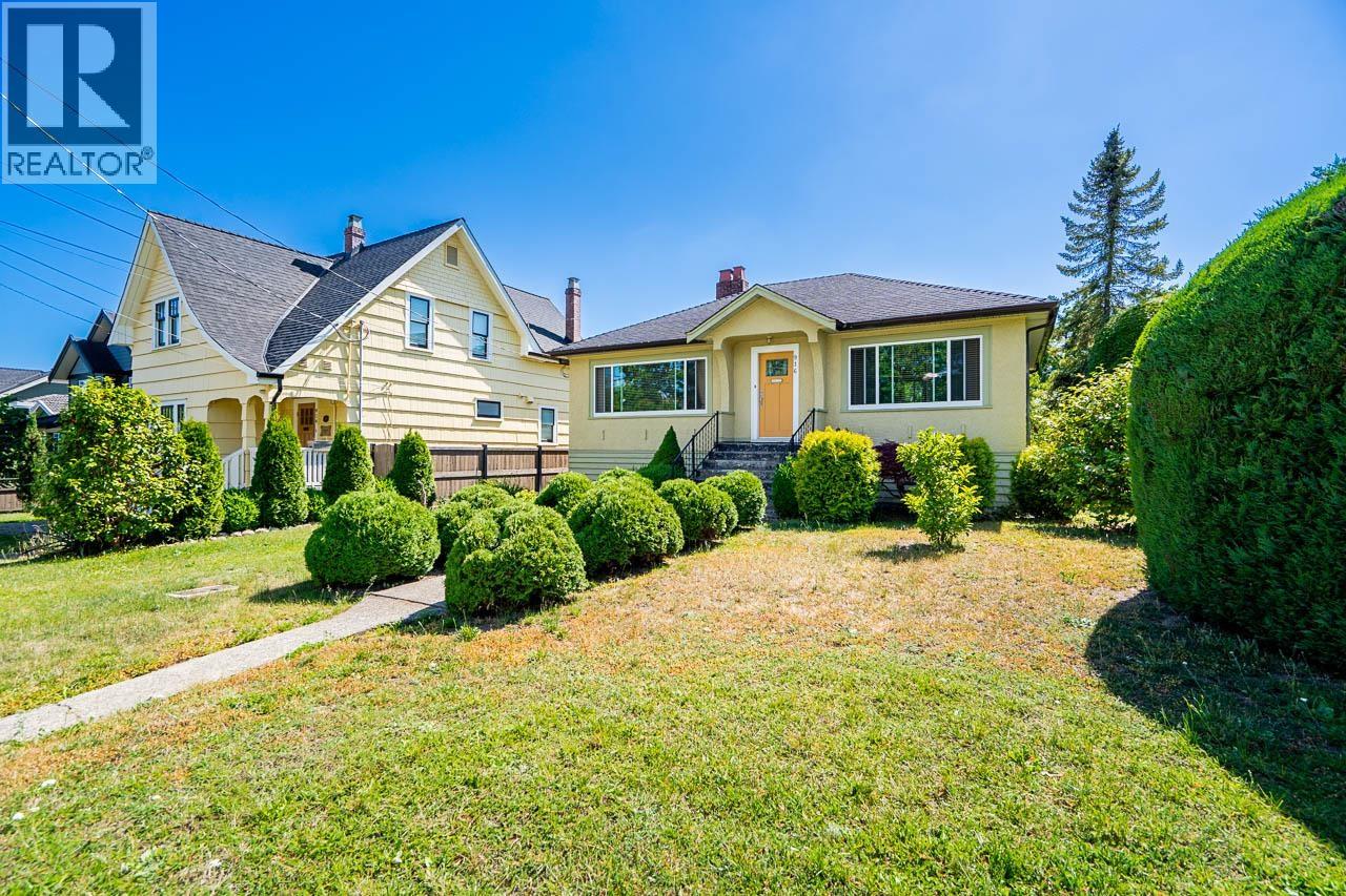 916 Thirteenth Street, New Westminster, British Columbia  V3M 4N1 - Photo 2 - R3138776