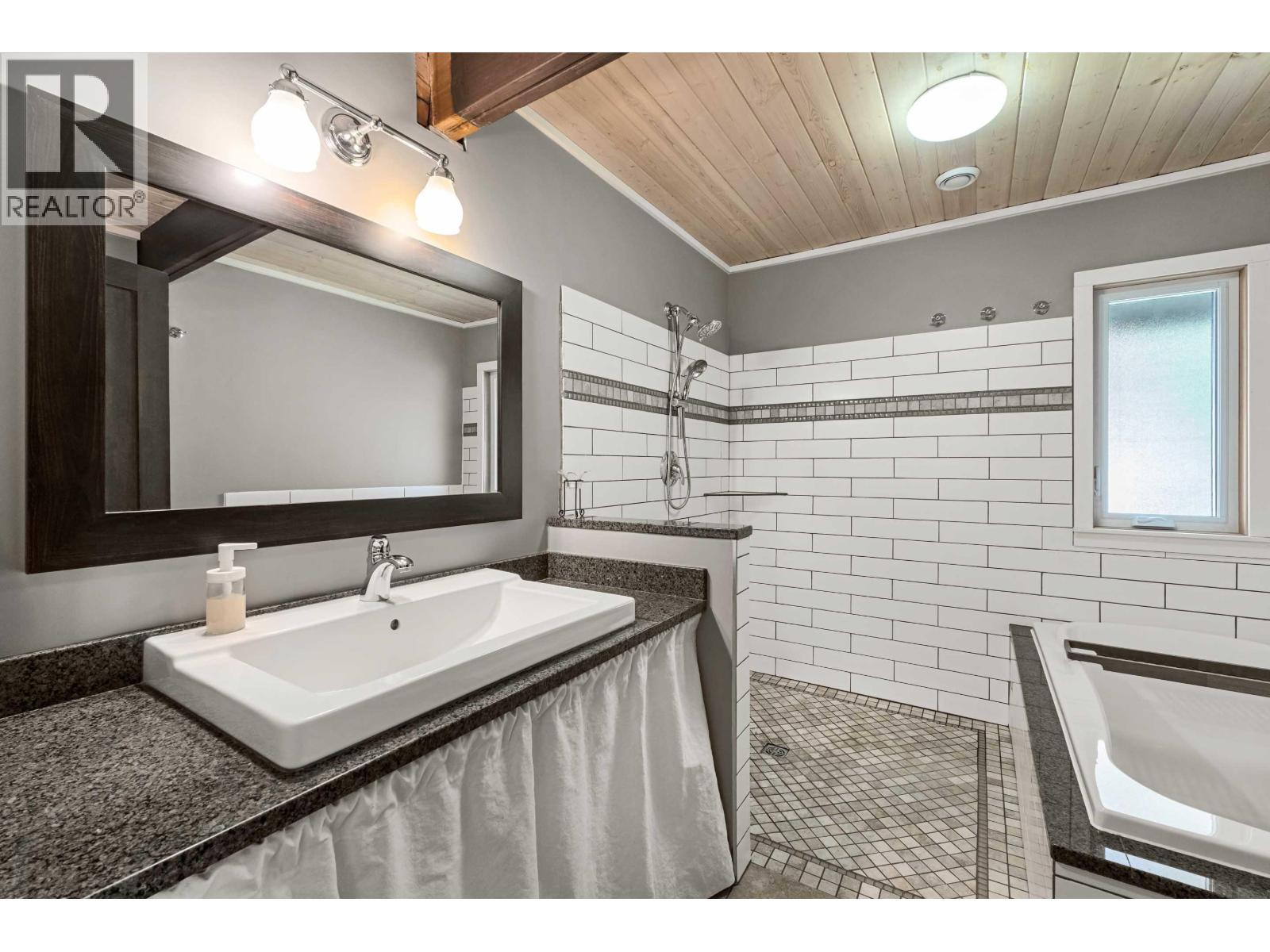 9270 Pinetree Lane, Whistler, British Columbia  V8E 0G5 - Photo 10 - R3139174