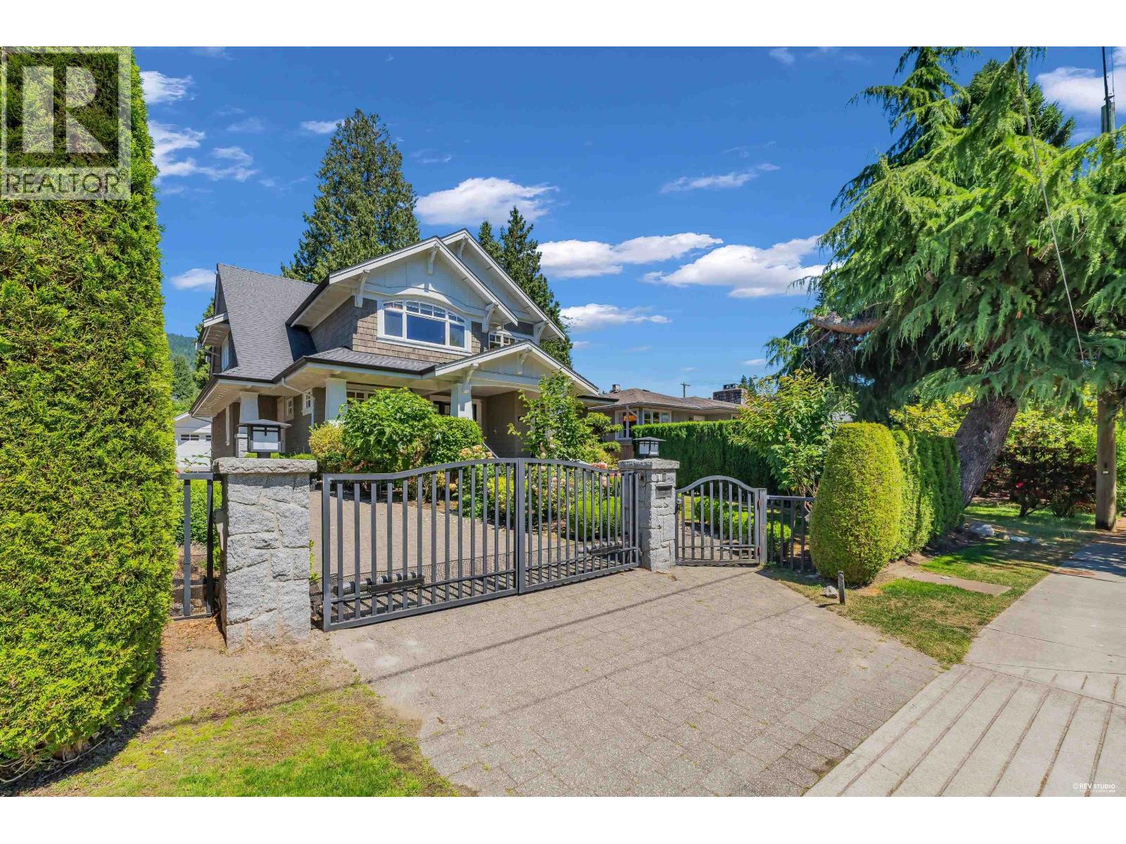 2213 Jefferson Avenue, West Vancouver, British Columbia  V7V 2A9 - Photo 2 - R3139208