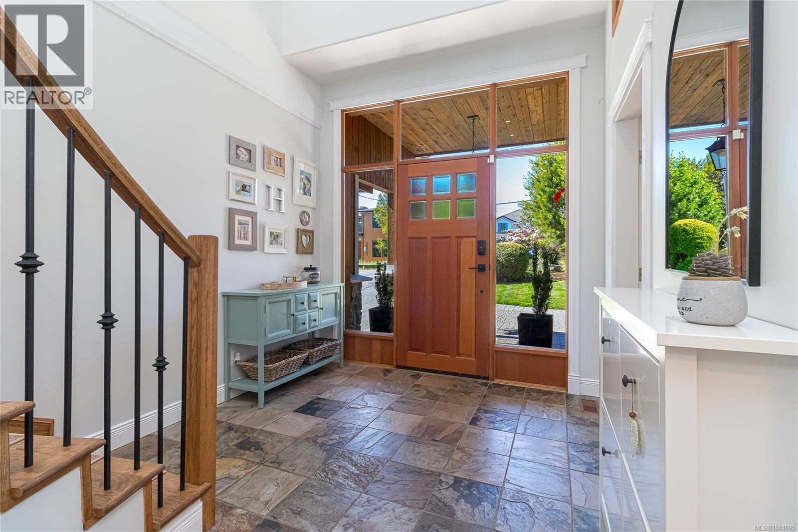 1786 Barrie Rd, Saanich, British Columbia  V8N 2W7 - Photo 4 - 1041095