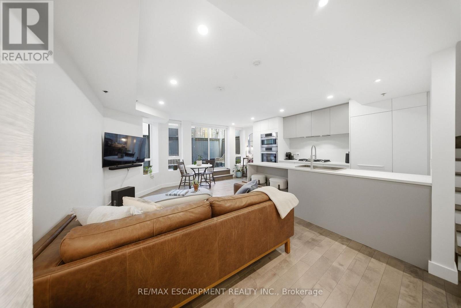 Th1 - 127 Queen Street E, Toronto, Ontario M5C 1S3 - Photo 6 - C13481694
