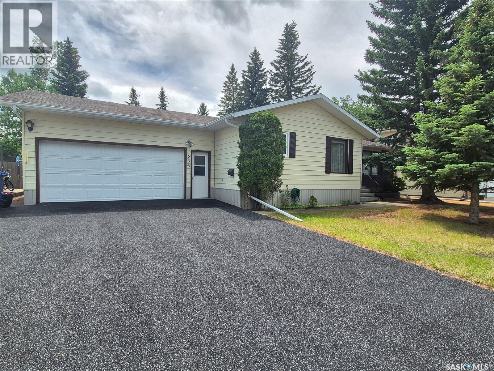 566 Dieppe DRIVE, Weyburn, Saskatchewan
