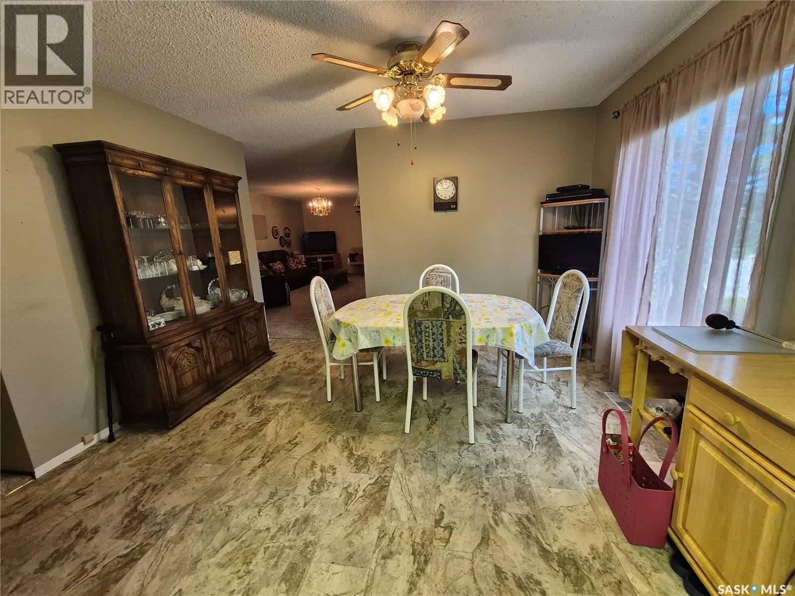 566 Dieppe Drive, Weyburn, Saskatchewan  S4H 2Y2 - Photo 11 - SK040358